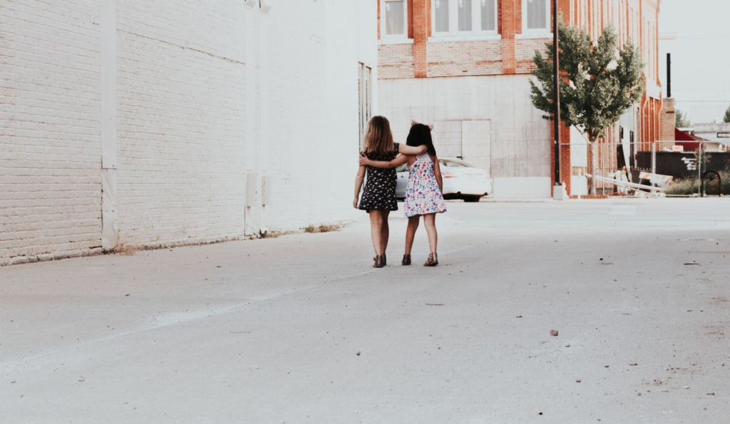 small act of kindness showing benefits of practicing kindness